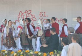 (FOTO) "Mene majka rodi u bujadi" Sjajan kulturno umjetnički program na Kočićevom zboru, pažnju privukao NAJMLAĐI David Štrbac