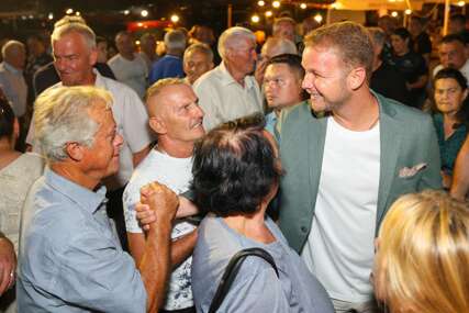 (FOTO) „Riječi podrške daju mi snagu“ Draško Stanivuković u Marićkoj pozvao na slogu i zajedništvo