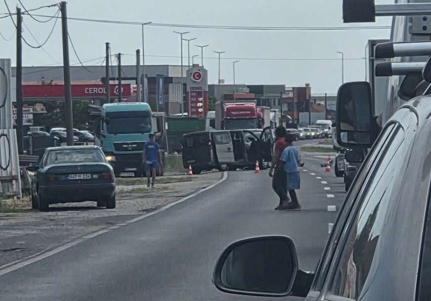 (FOTO) Odmah reagovali: Pripadnici Oružanih snaga BiH pomogli povrijeđenima nakon saobraćajne nesreće