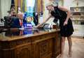 TRAMP I HARPEROVA U CENTRU SKANDALA Fotografija njihovog navodnog poljupca masovno se širi, ali jedan detalj sve otkriva