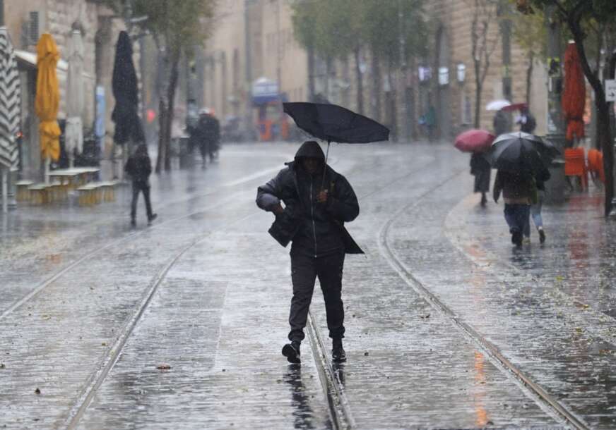 (VIDEO) NEVRIJEME POGODILO EVROPU Kod Celja grom usmrtio muškarca, snažne oluje prijete i Francuskoj
