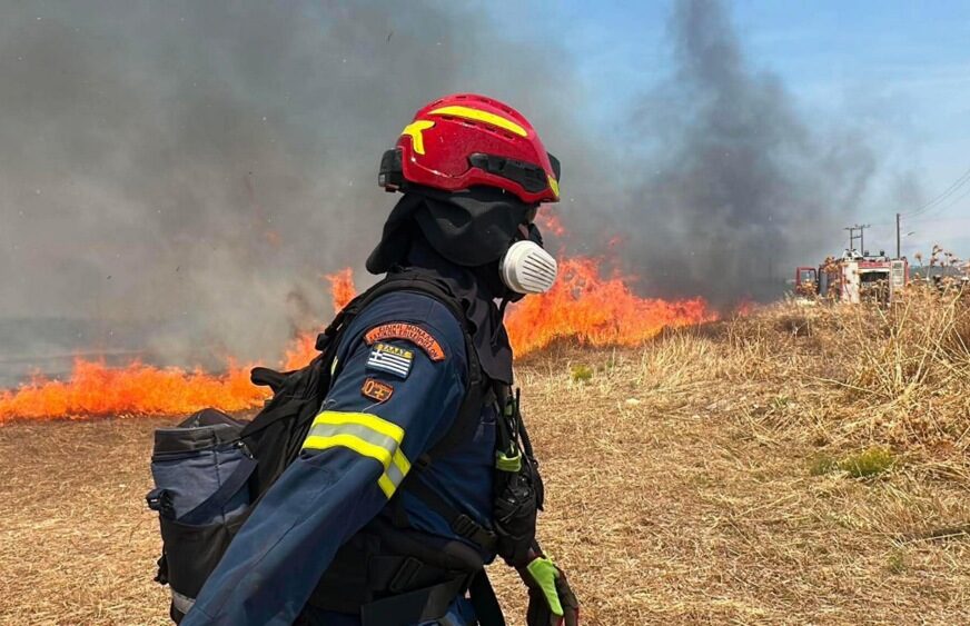 (FOTO) PAKAO U GRČKOJ Vatrena stihija guta kuće, evakuisani stanovnici, vatrogasci upozoravaju na novi "Mati"