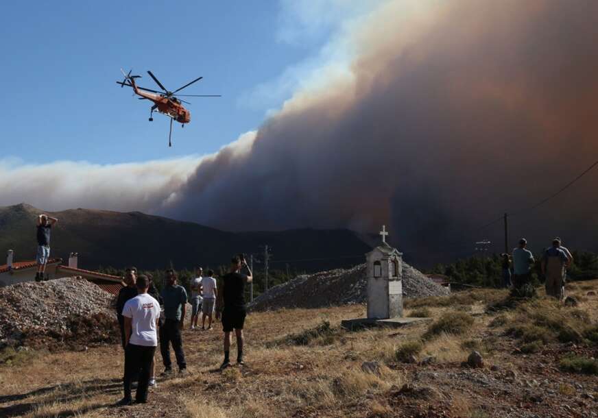 Stotine vatrogasaca i dalje na terenu: Požari U GRČKOJ SLABE, ali opasnost ne prestaje