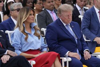 "TRAMP SPAVA PORED MELANIJE" Ova slika obilazi svijet, komentari samo PLJUŠTE