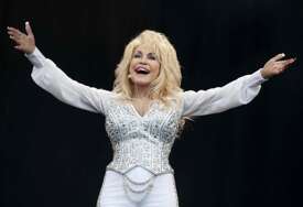 PREMINULA DOLI PARTON (80) Legendarna pjevačica imala karijeru dugu 6 decenija