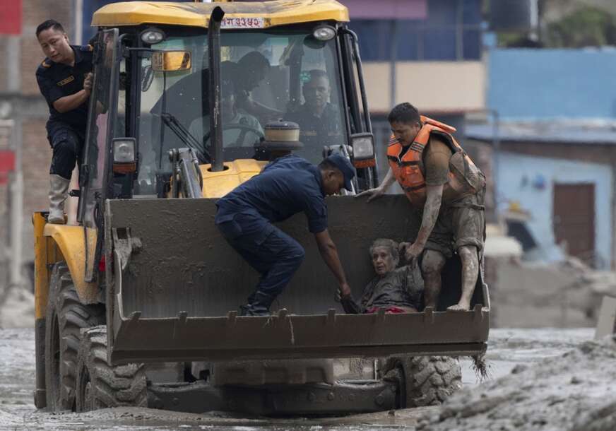 (VIDEO) Crni bilans u Nepalu sve veći: Poginulo 469 osoba, više od 1.400 se vodi kao nestalo