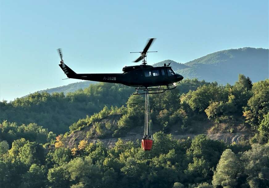 Angažovan i dodatni helikopter: Oružane snage BiH pojačale angažman na požarištima u Konjicu, Bosanskom Grahovu i Nevesinju