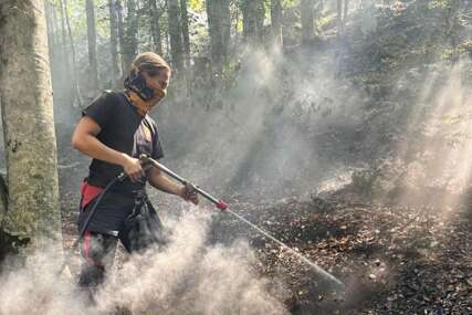 (FOTO) Hrabro se borila sa vatrenom stihijom kod Bosanskog Grahova: Lara (21) od 15. godine gasi požare i ne propušta nijedan POZIV DA POMOGNE