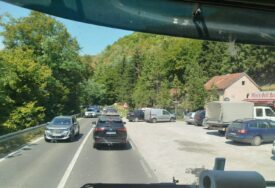 Detalji teške nesreće kod Banjaluke: Povrijeđene 2 osobe, UVIĐAJ U TOKU