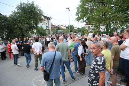 (VIDEO, FOTO) "Privatni, a ne javni interes" Mještani Rosulja izašli na protest zbog izmjena regulacionog plana