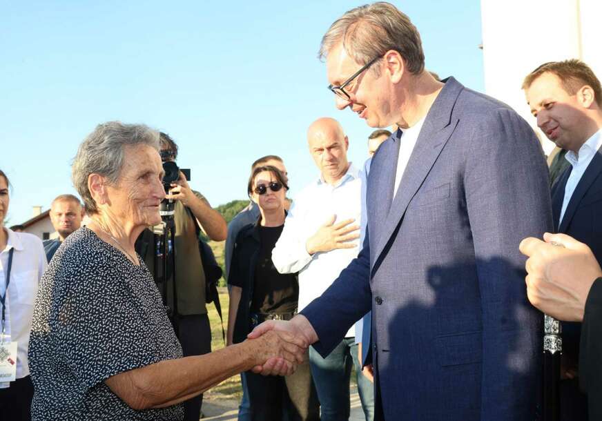 (FOTO) Vučić POČASNI GRAĐANIN Ribnika: Veličanstven doček predsjedniku Srbije na narodnom veselju u Sitnici