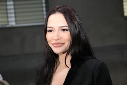 (FOTO) VRELIJE OD OVOG NE MOŽE Aleksandra Mladenović uživa na odmoru, grmi u mini bikiniju