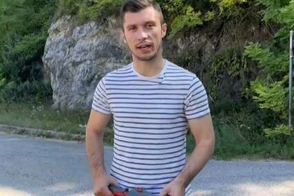 (VIDEO) Motorka u rukama i poruka vlastima: Kresojević sa mještanima Slavićke orezivao grane oko strujnih žica