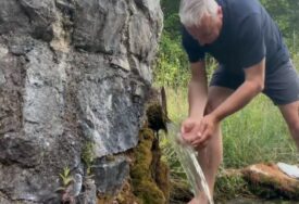 (VIDEO) "Jutarnje umivanje" Borenović se javio iz prirode, pogledajte gdje se osvježio