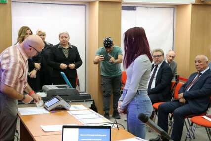 (FOTO) Prezentacija CIK-a: Predstavljeni skeneri glasačkih listića i biometrijska identifikacija birača