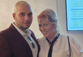 Rijetko se pojavljuje u javnosti: Ćanin sin diplomirao, pjevačica ne krije oduševljenje