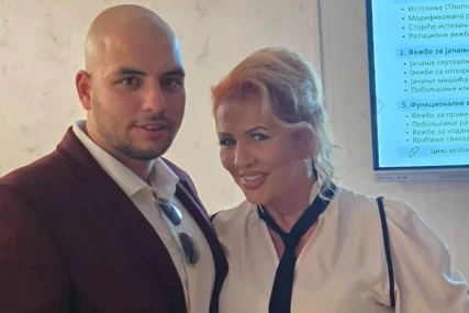 Rijetko se pojavljuje u javnosti: Ćanin sin diplomirao, pjevačica ne krije oduševljenje