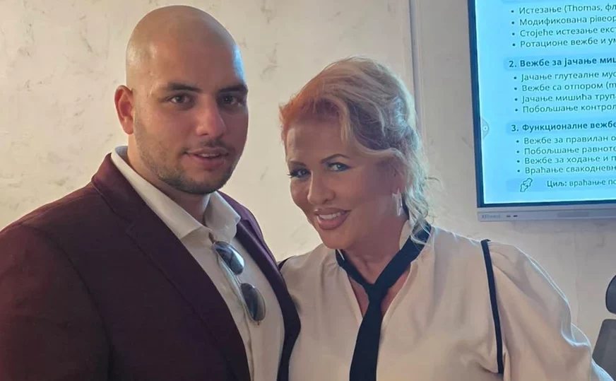 Rijetko se pojavljuje u javnosti: Ćanin sin diplomirao, pjevačica ne krije oduševljenje