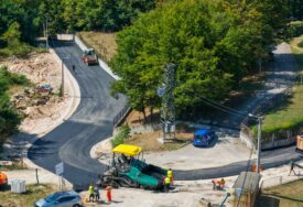 (FOTO) "Radimo na tome da se BANJALUKA RAZVIJA" Stanivuković u Čokorskim poljima, u toku asfaltiranje lokalnog puta