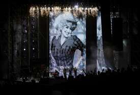 (VIDEO) Počiva pored LJUBAVI SVOG ŽIVOTA: Doli Parton sahranjena na privatnoj ceremoniji u Tenesiju