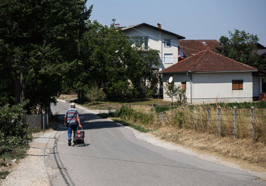 (VIDEO, FOTO) Kako je živjeti bez vode za vrijeme tropskog talasa: U Dragočaju i Stranjanima slavine suve danima, mještani spasavaju stoku