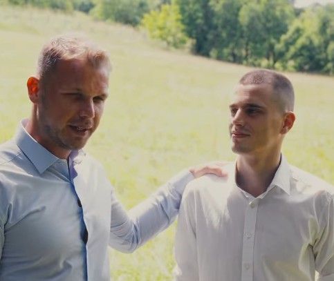 (VIDEO) "Moja dedovina" Stanivuković POKLONIO KUĆU Vukomanoviću, mladi bokser ga ganuo jednim obećanjem