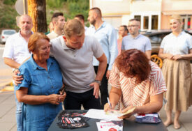(FOTO) "Ispravićemo nepravdu" Stanivuković poručio da građani prepoznaju inicijativu "ZDRAVLJE BEZ POREZA"
