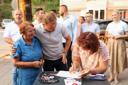 (FOTO) "Ispravićemo nepravdu" Stanivuković poručio da građani prepoznaju inicijativu "ZDRAVLJE BEZ POREZA"