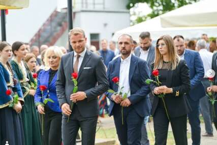(FOTO) "Ostavili su nam zavjet i obavezu" Stanivuković ODAO POČAST poginulim borcima u Bok Jankovcu