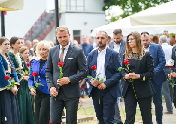 (FOTO) "Ostavili su nam zavjet i obavezu" Stanivuković ODAO POČAST poginulim borcima u Bok Jankovcu