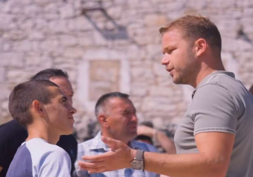 (VIDEO) NIKO NE SMIJE BITI SAM KAD JE NAJTEŽE Draško Stanivuković pomogao porodici Brčić iz Plane kod Bileće