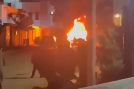 (VIDEO) ZASTRAŠUJUĆI SNIMCI IZ LIBIJE Poginuo šef obavještajne službe, eksplodirala bomba postavljena u njegovom autu