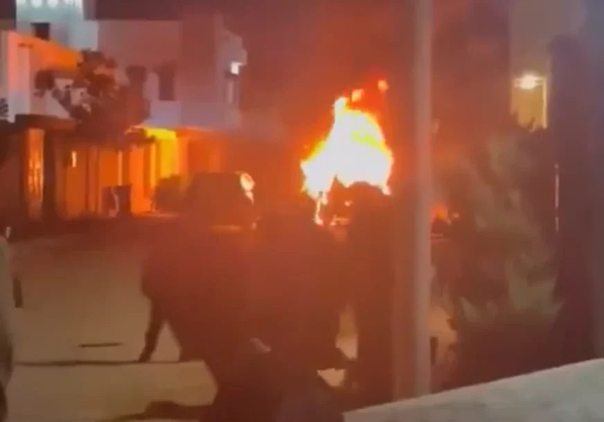 (VIDEO) ZASTRAŠUJUĆI SNIMCI IZ LIBIJE Poginuo šef obavještajne službe, eksplodirala bomba postavljena u njegovom autu