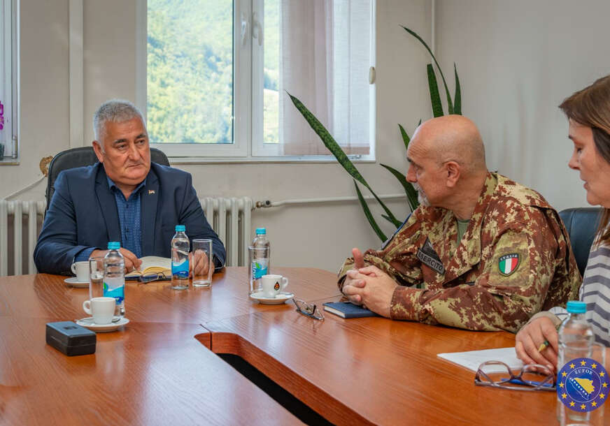 (FOTO) „Otvorena i konstruktivna razmjena mišljenja“ Komandant EUFOR nastavlja dijalog s vlastima u Rudom i Čajniču