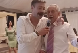 (VIDEO) "Čuvajte svoje najmilije" Milan Vasić u emotivnom zanosu sa ocem, posvetio mu dirljive riječi