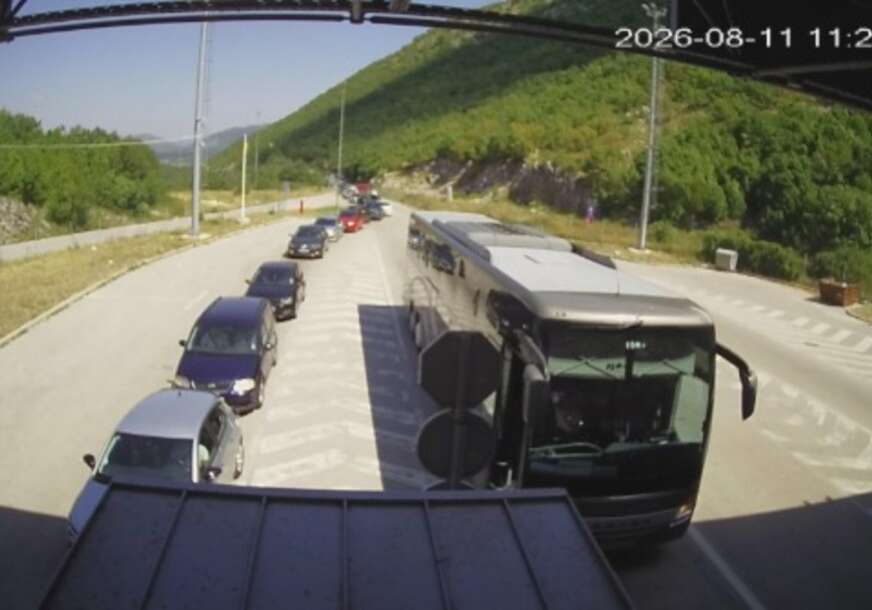 SAOBRAĆAJNI PAKAO Kilometarske kolone na granici BiH i Crne Gore, putnici „zarobljeni“ u vozilima SATIMA