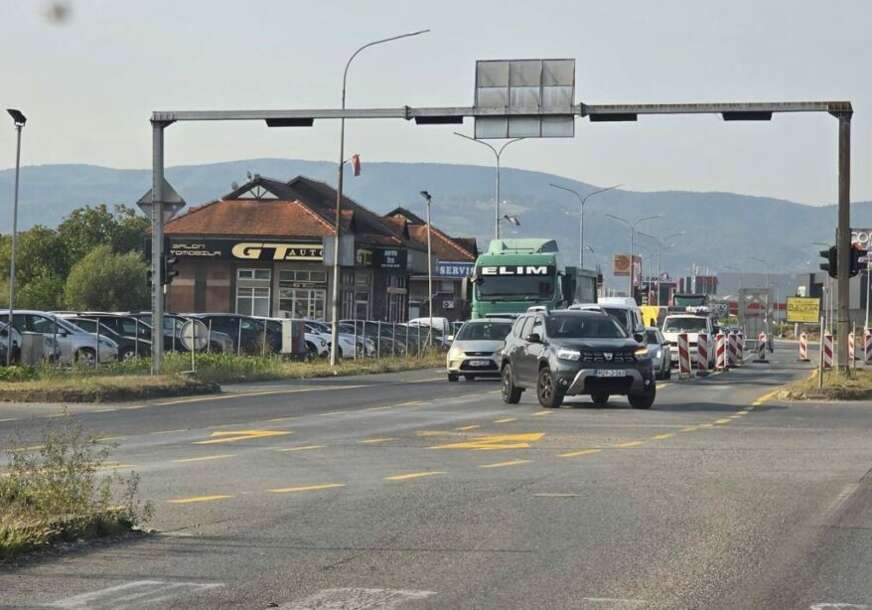 VOZAČI ZAGLAVLJENI U KOLONAMA Radovi na Prijedorskoj petlji napravili haos na izlazu iz Banjaluke