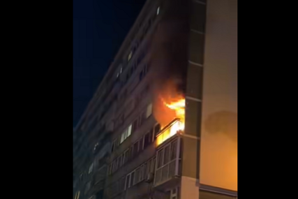(VIDEO) POVRIJEĐENA TRI POLICAJCA Požar u Sarajevu, u gašenju učestvovalo više vatrogasnih ekipa