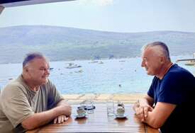 (FOTO) Borenović i Ivanić zajedno u Crnoj Gori: O čemu su razgovarali uz kafu?