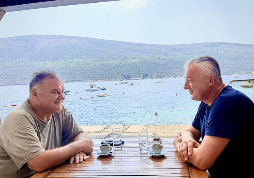 (FOTO) Borenović i Ivanić zajedno u Crnoj Gori: O čemu su razgovarali uz kafu?