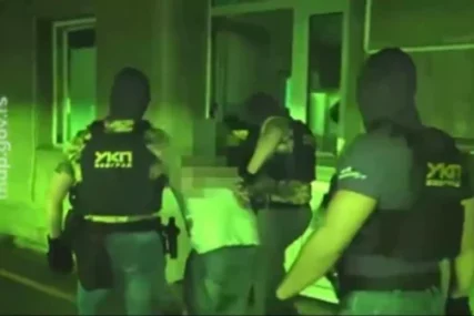 (VIDEO) OPKOLILI GA DOK JE SJEDIO NA ULICI Evo kako je uhapšen manijak sa Banovog brda, državljanin BiH (50) pokušao da opljačka ženu (67), pa je silovao ispod stepenica
