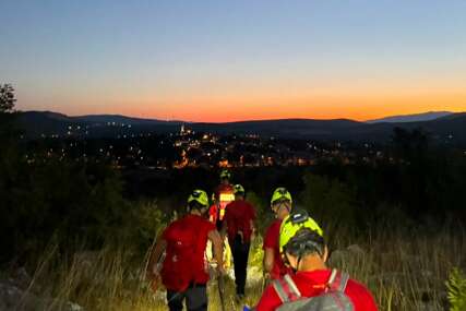 KRENUO NA PLANINU U SANDALAMA Muškarac dehidrirao na 1.000 nadmorske visine, spasila ga gorska služba