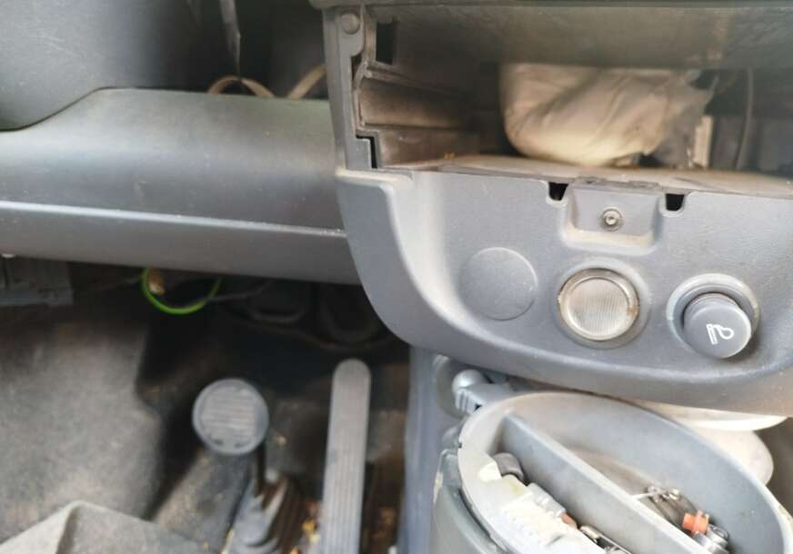(FOTO) Hapšenje u Trebinju: U automobilu pronađeno više od pola kile SPIDA