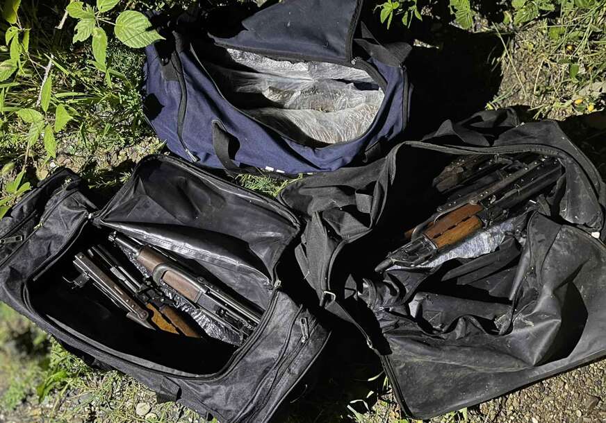 (FOTO) Akcija "Trasa" na području Banjaluke, Prnjavora i Dervente: Uhapšene 3 osobe, pronađena veća količina ORUŽJA