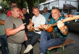 (FOTO) Pune ulice i mirisi domaće kuhinje: Stanivuković iz Kotor Varoša poslao poruku o očuvanju tradicije
