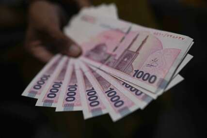 Jedan dolar za 2 MILIONA RIJALA: Istorijski pad iranske valute na slobodnom tržištu dok SAD spremaju nove sankcije