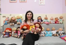 (FOTO, VIDEO) Jedna vrijedi oko 500 dolara: U domu srpske glumice soba krcata lutkama, skuplja ih godinama