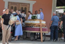 (FOTO) SAHRANJENA IVANA ŠIMUNDŽA Porodica i prijatelji ispratili novinarku i direktorku Monda na vječni počinak