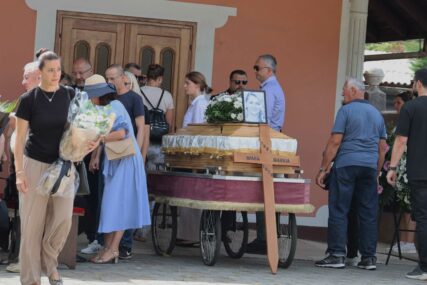 (FOTO) SAHRANJENA IVANA ŠIMUNDŽA Porodica i prijatelji ispratili novinarku i direktorku Monda na vječni počinak