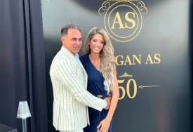 (VIDEO, FOTO) "Ne pitam se ja ništa oko ženidbe" Dragan Stanković se na 50. rođendanu pohvalio djevojkom, pršte poljupci